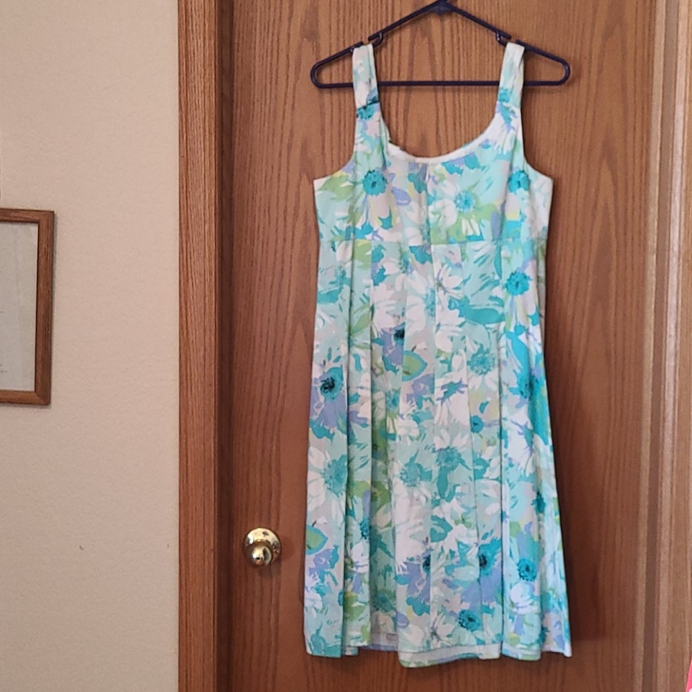 Dress - Picture 3 of 3